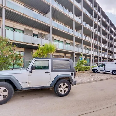 Al - Golf Club Modern Apartment